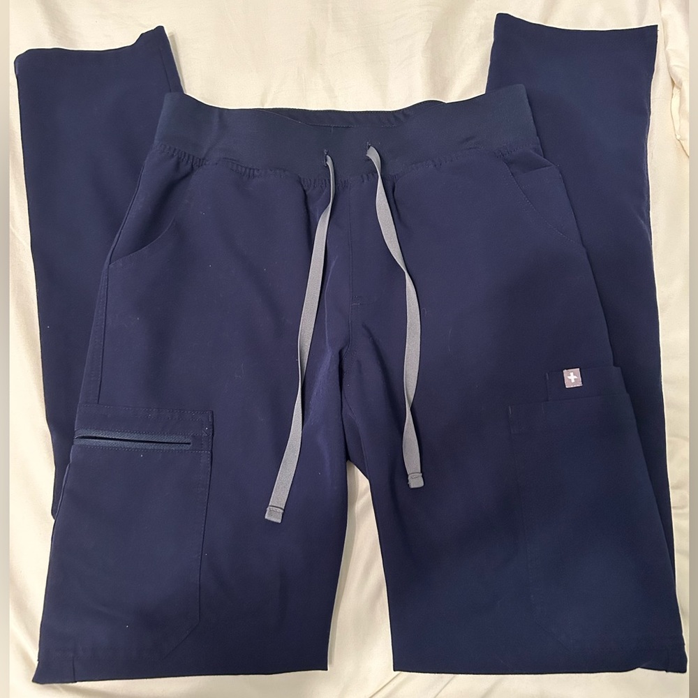 Woman’s Yola navy blue scrub pants XS/TALL.